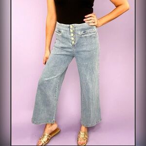 High waisted wide-leg crop jeans with a button fly Size 4 short